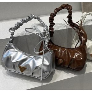 Pradaကြိုးအရှုံ့